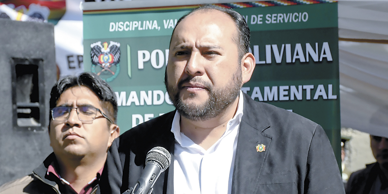 El ministro de Gobierno, Roberto Ríos. 