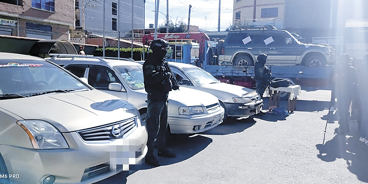 Los vehículos secuestrados.