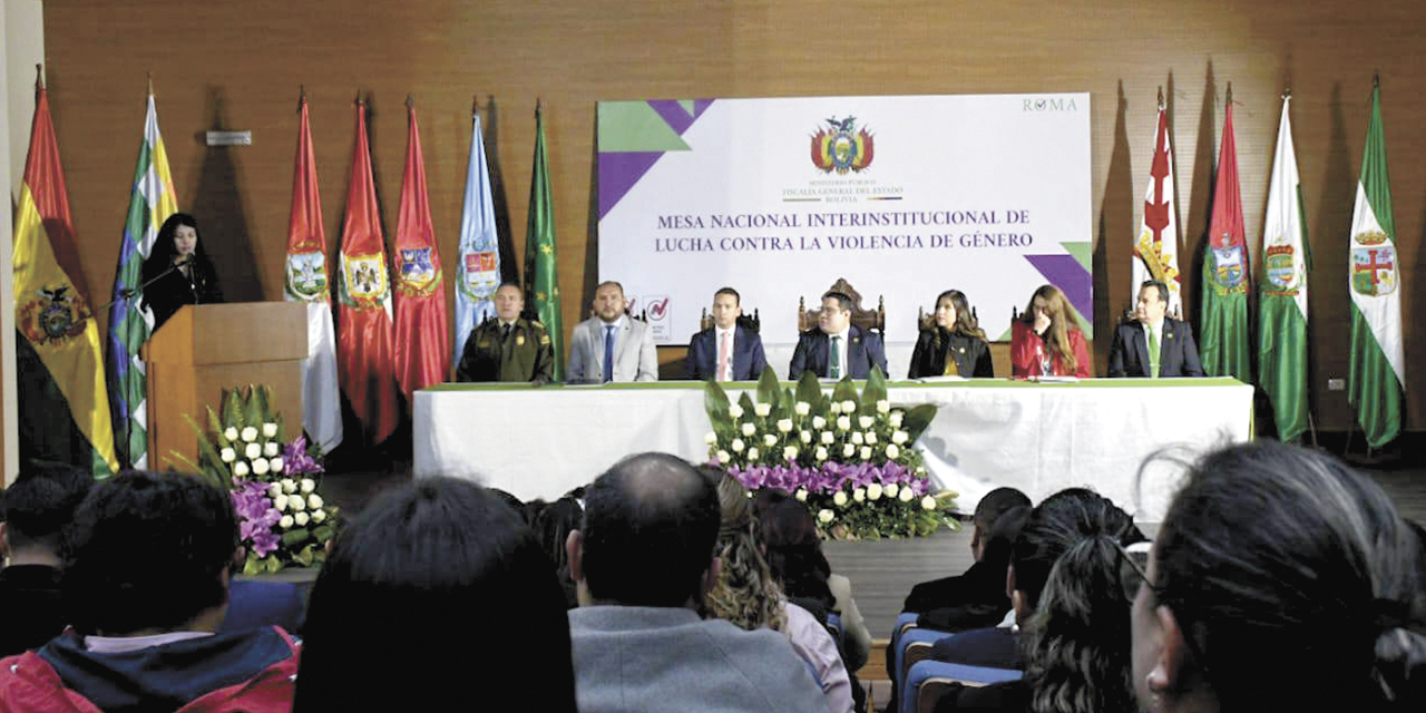 Las autoridades que participaron del encuentro.