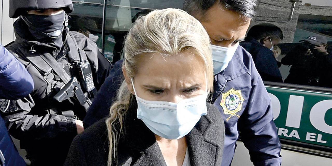 Jeanine Añez, luego de una audiencia en 2021.