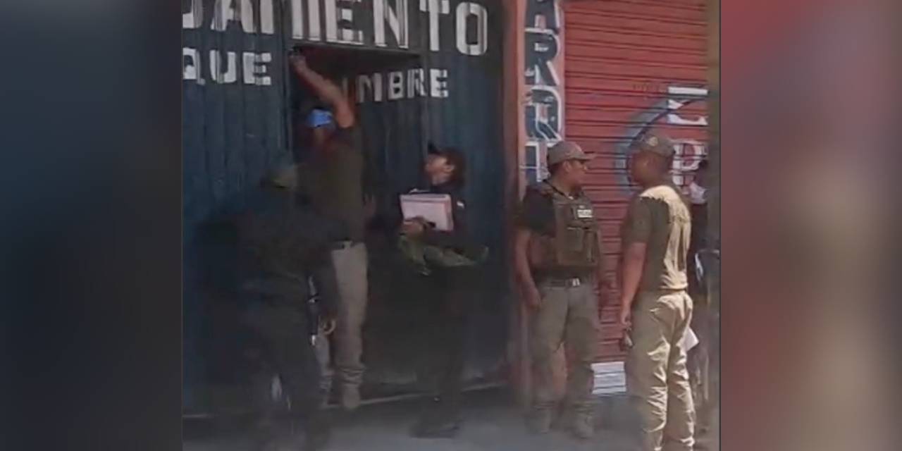   Efectivos de la FELCC investigan la muerte de una mujer de 45 años.