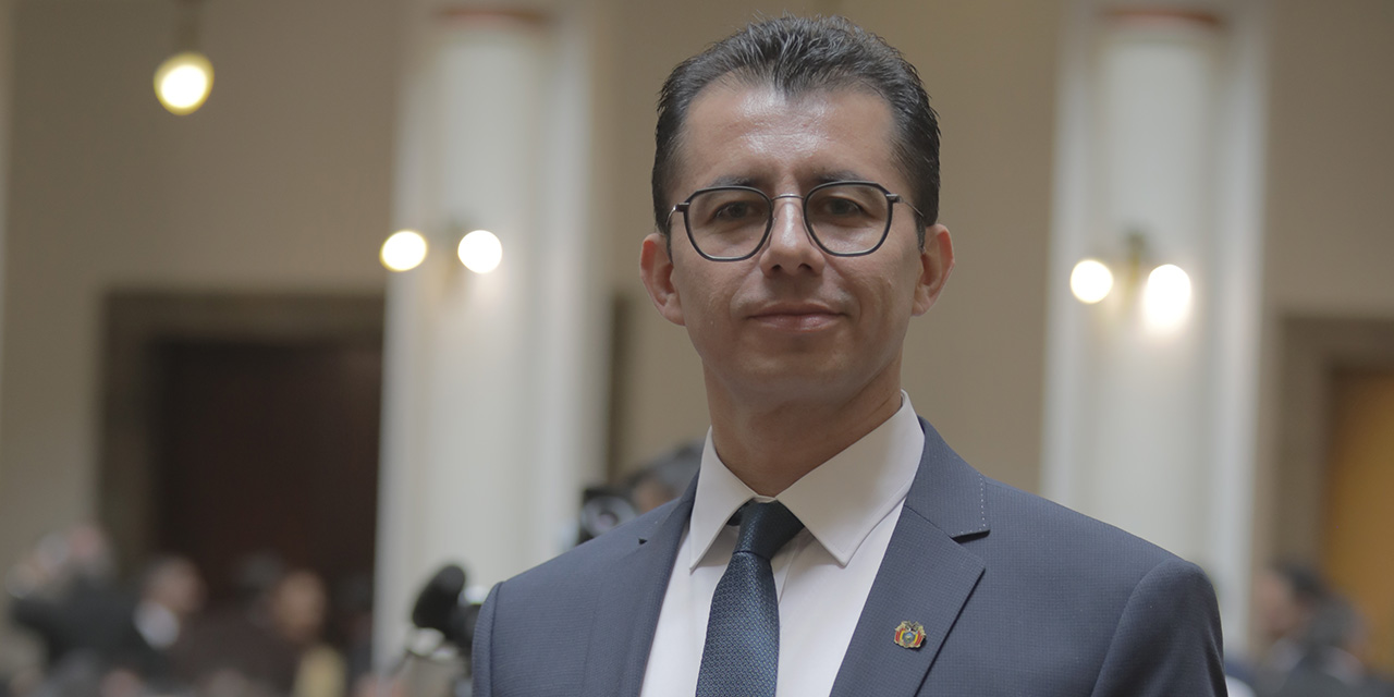 Freddy Vidovic Falch es un abogado de trayectoria