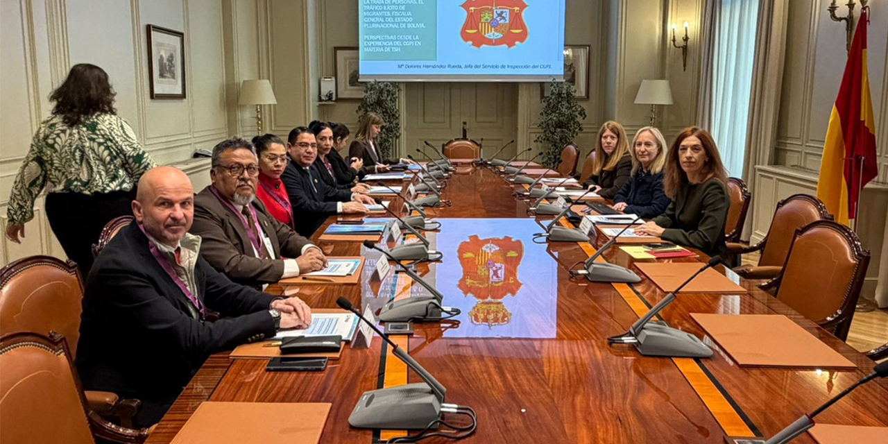 Fiscal general acude a un encuentro para fortalecer la lucha contra la trata y tráfico