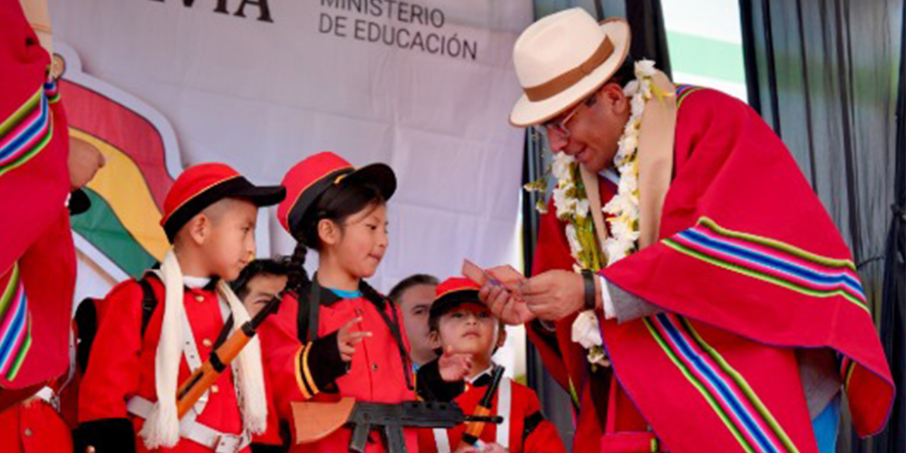 Oruro recibe diez unidades educativas para mejorar la calidad de la educación