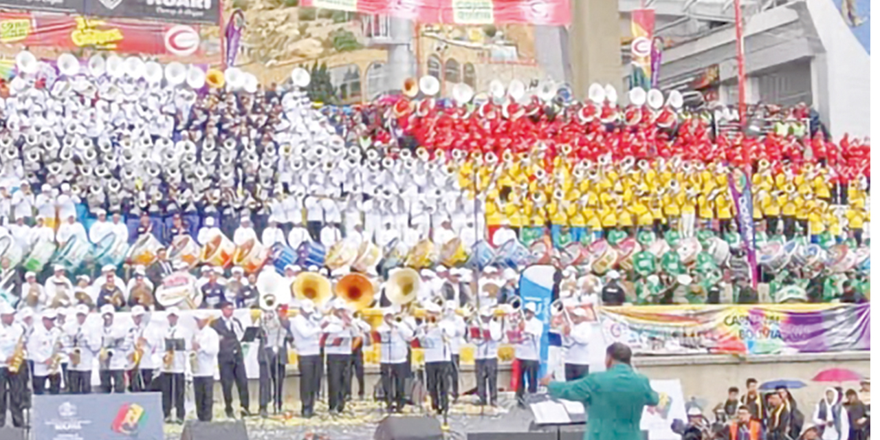 El tradicional Festival de Bandas en Oruro.