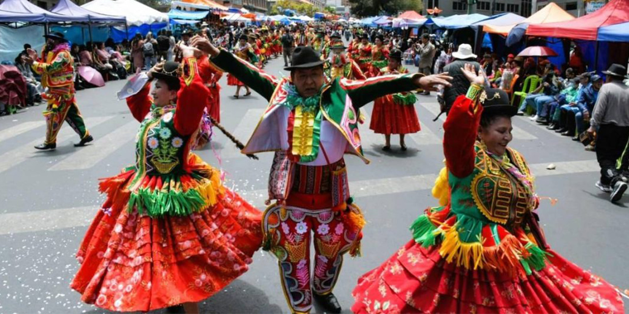 La alcaldía paceña lanza la agenda del Anata del Carnaval del Bicentenario