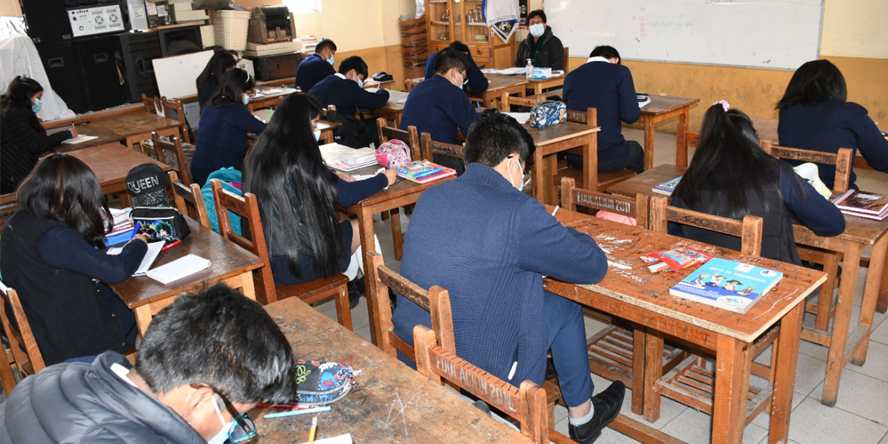 Educación instruye asumir medidas de contingencia en favor de los estudiantes