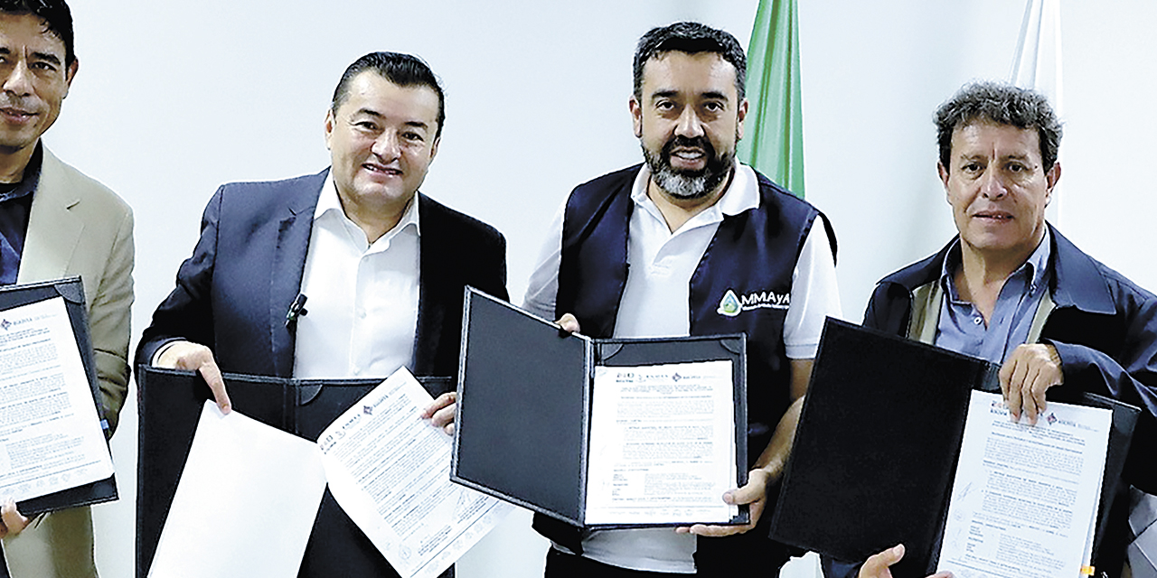 Fernández y el ministro Ruiz en Santa Cruz.