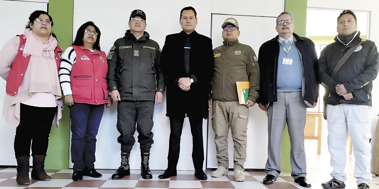 Autoridades de la Fiscalía, la Policía y de la Alcaldía de El Alto.