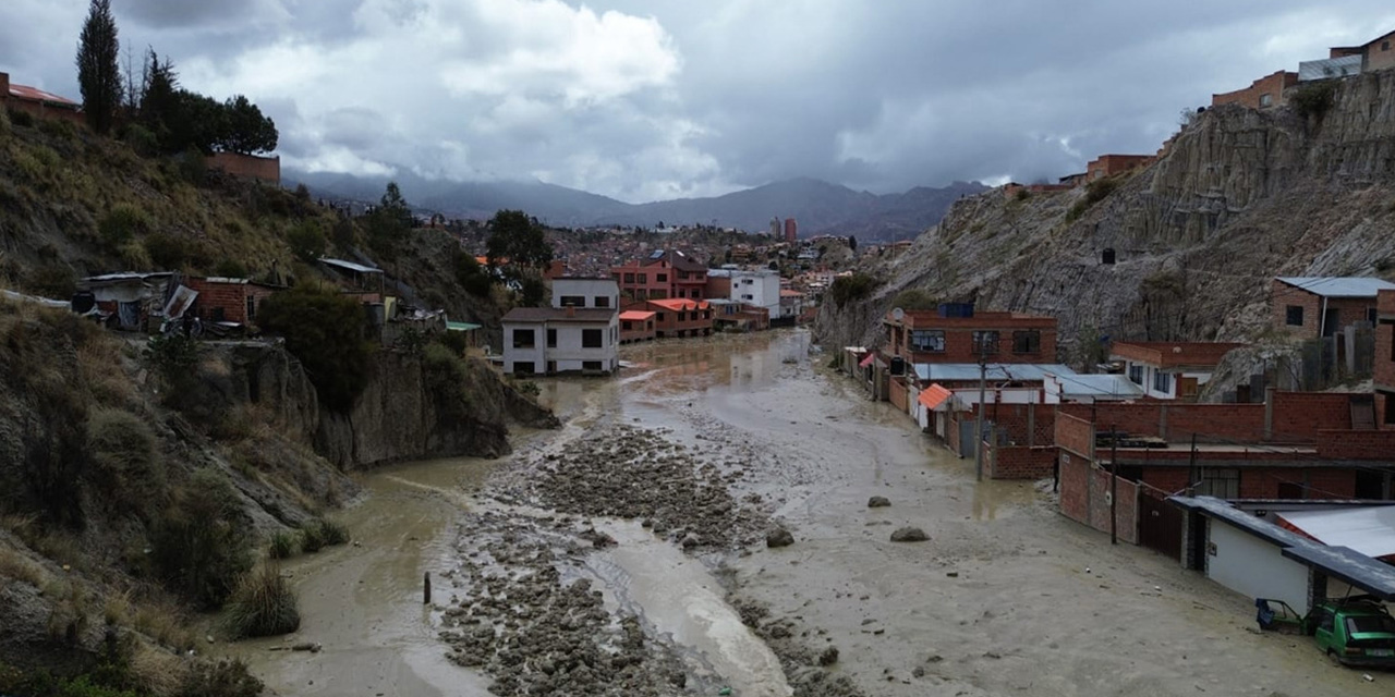 El barrio de Bajo Llojeta afectado por una riada.
