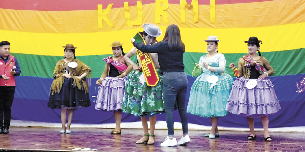 La banda en una de las ganadoras.