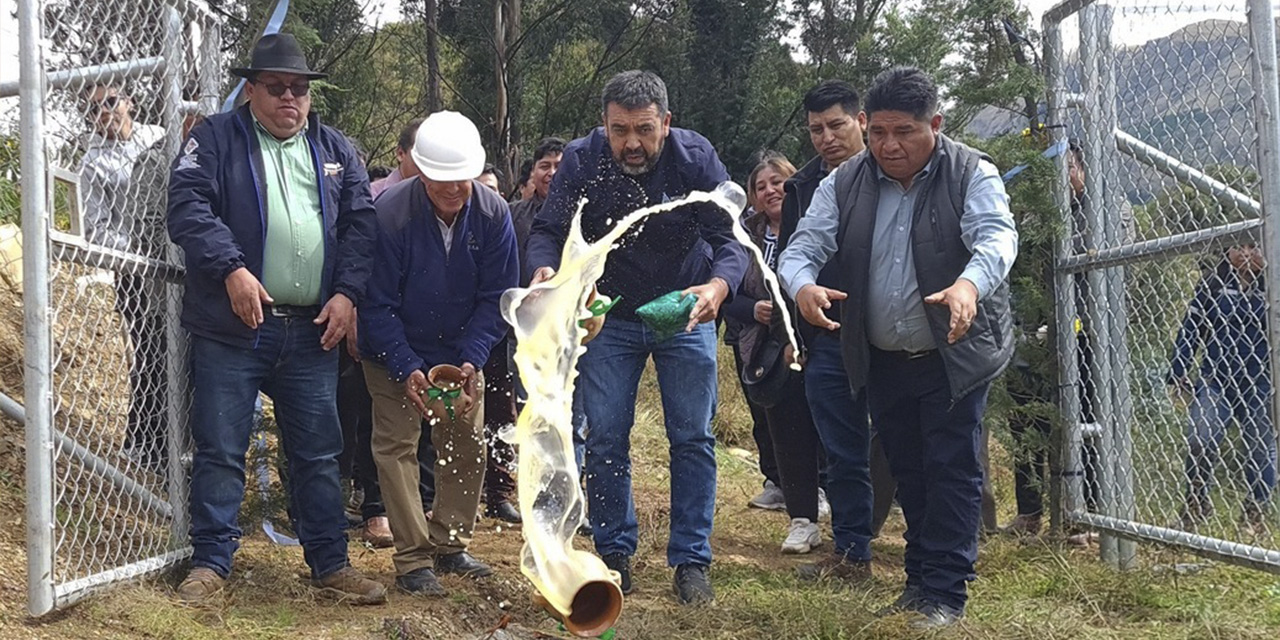El ministro Álvaro Ruiz durante la inauguración de la presa.