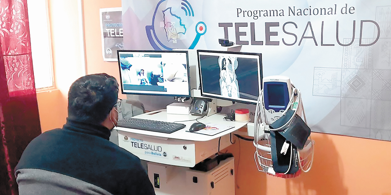 Atención virtual a un paciente.