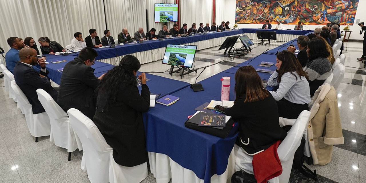 Reunión con organismos internacionales.