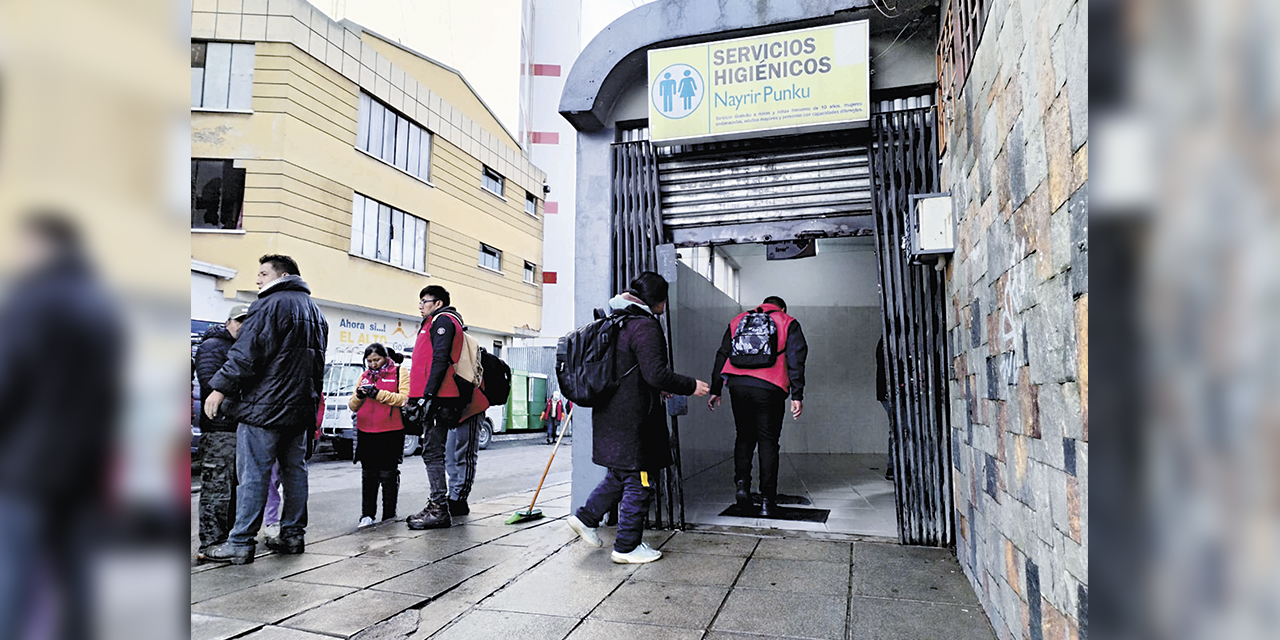 Baño público en la Ceja.