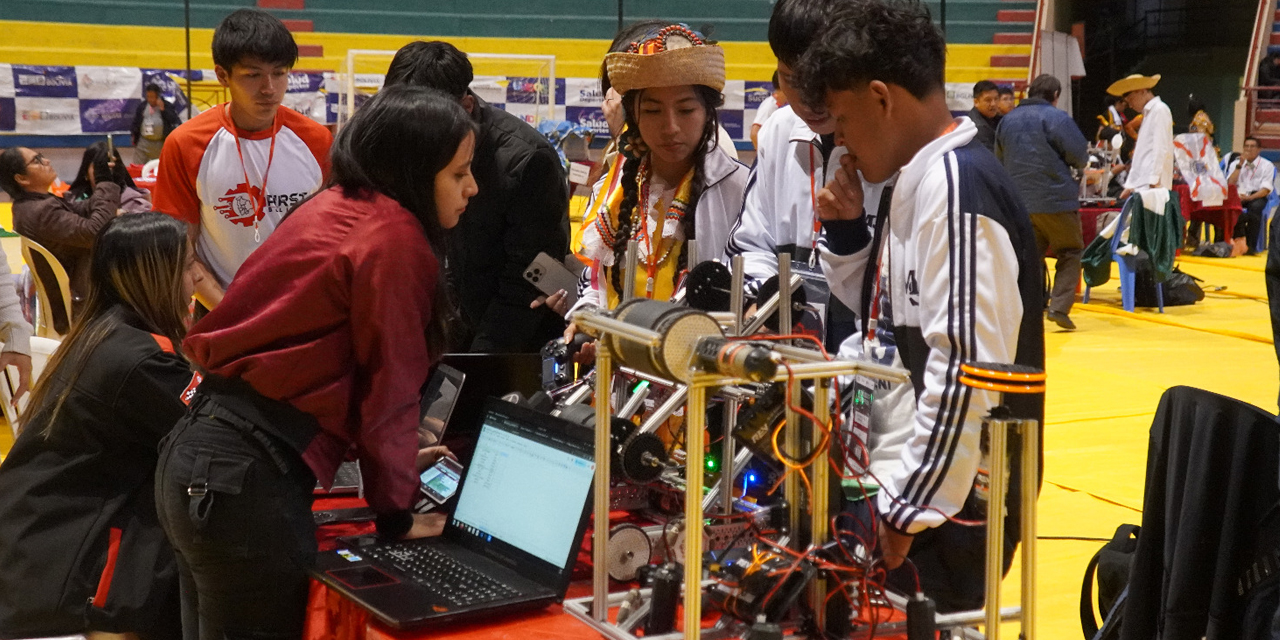 Concurso de robótica FIRST Bolivia 2025 con vistas al certamen internacional First Global Challenge (FGC)
