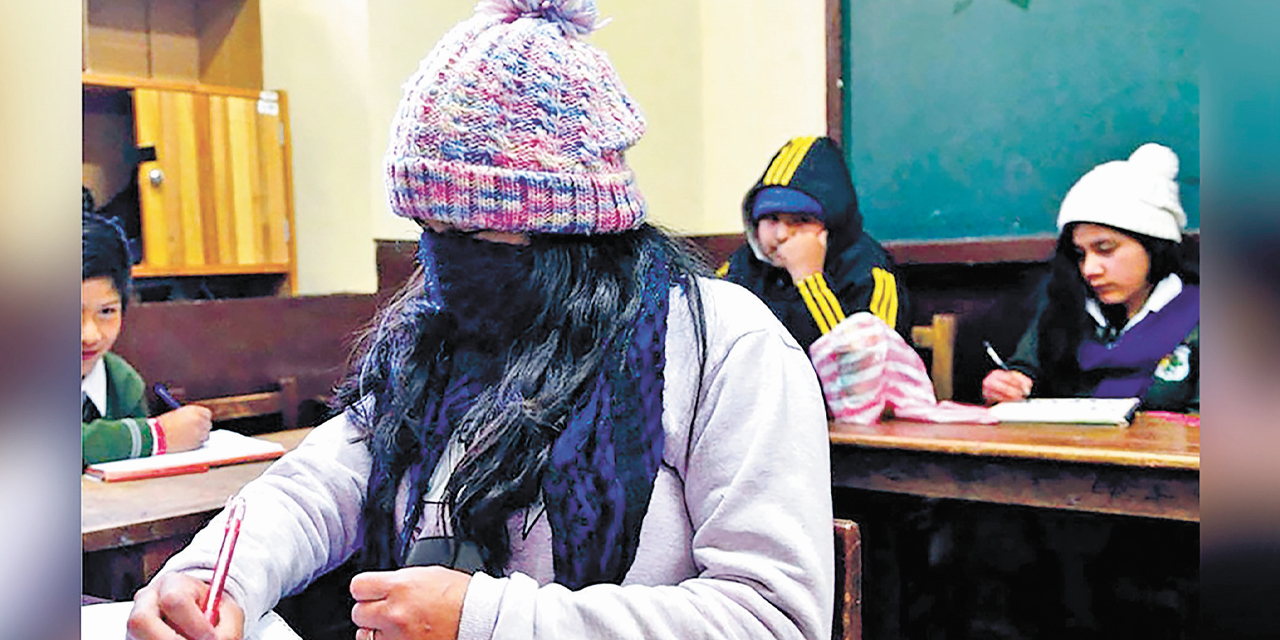 Estudiantes pasan clases con las medidas de bioseguridad.