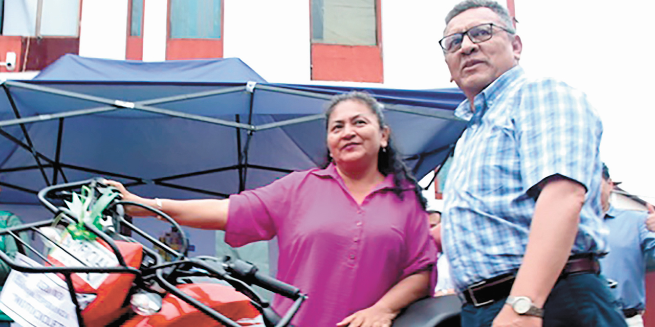 El equipamiento consiste en camionetas, motocicletas y computadoras.