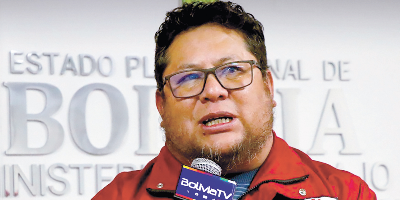 El ministro de Trabajo, Erland Rodríguez.