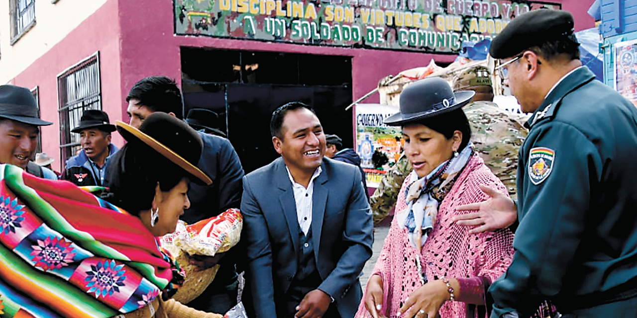 Entrega de ayuda humanitaria en La Paz.