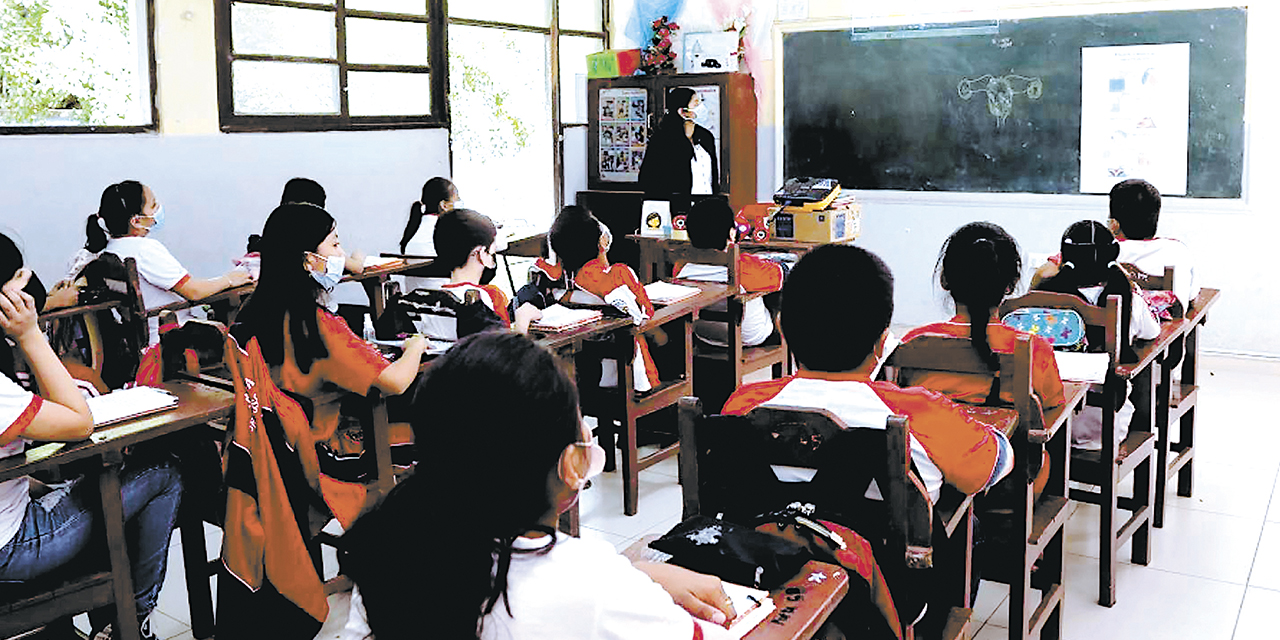 Estudiantes en clases.