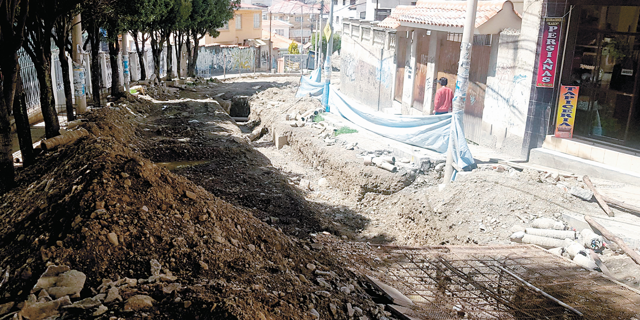 Obra inconclusa por parte del municipio paceño.