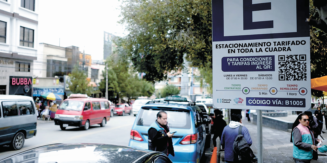 Control de funcionarios municipales en los estacionamientos públicos.