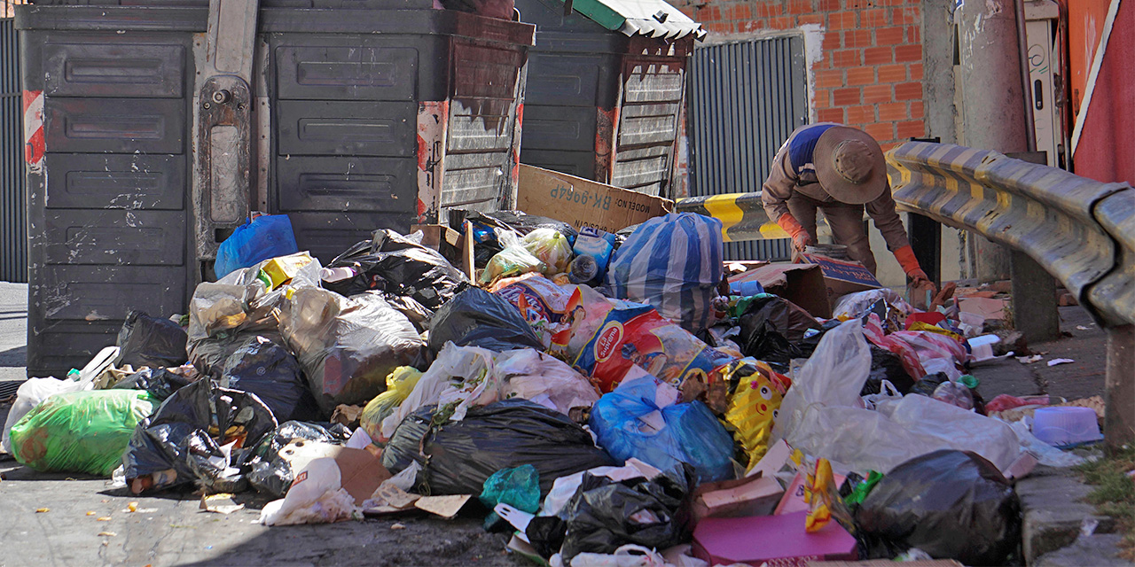 La Paz está sumida en basura y el alcalde Iván Arias no soluciona el problema de Sak´a Churu