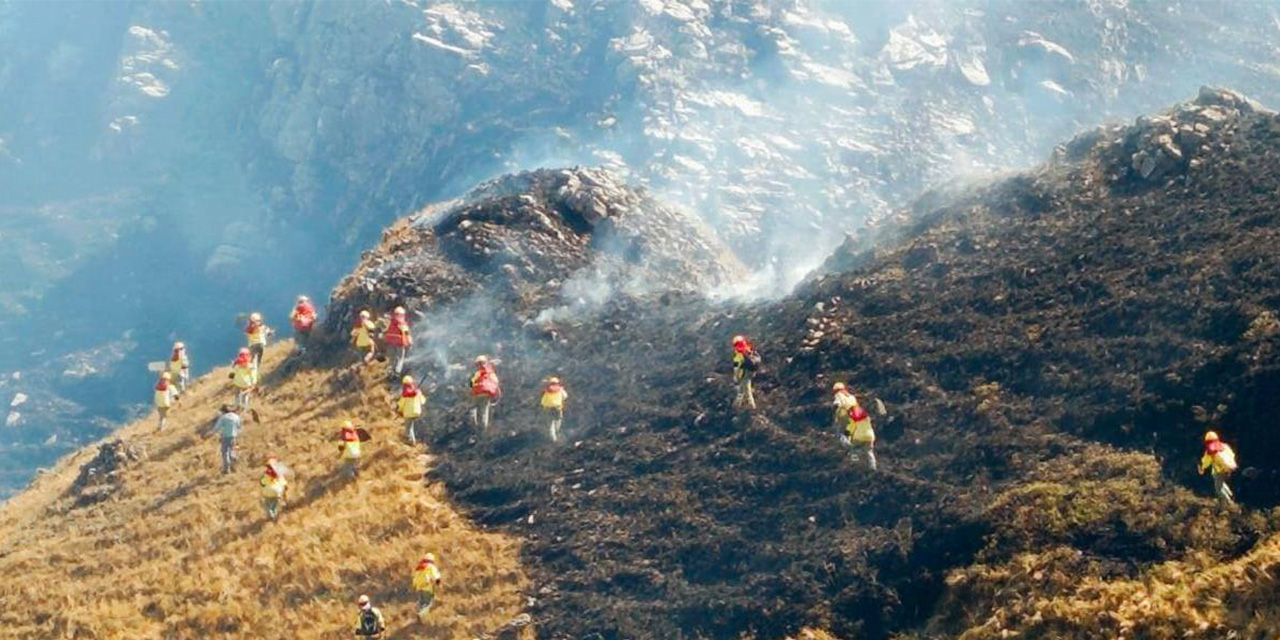 Fuego bajo control: Sama respira aliviada después de 72 horas de una batalla aérea