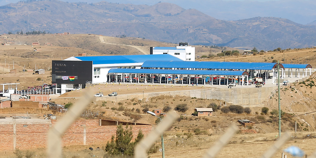 Inauguran el Mercado del Bicentenario con parqueos y espacios dignos en Sucre 