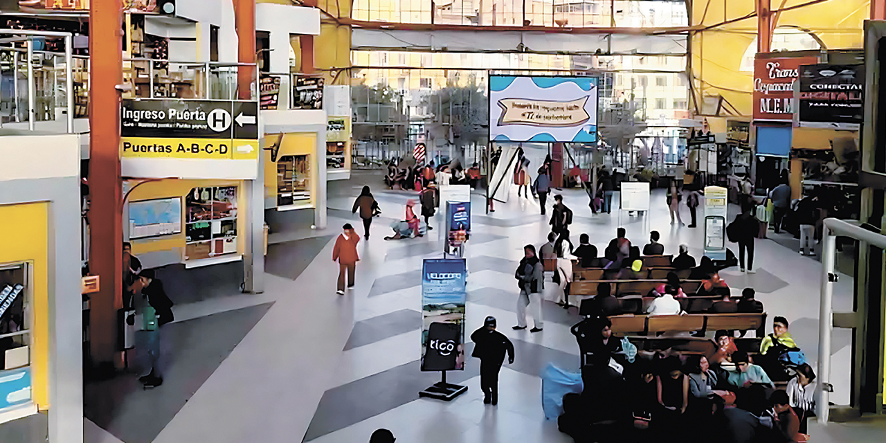 Interior de la Terminal de Buses.