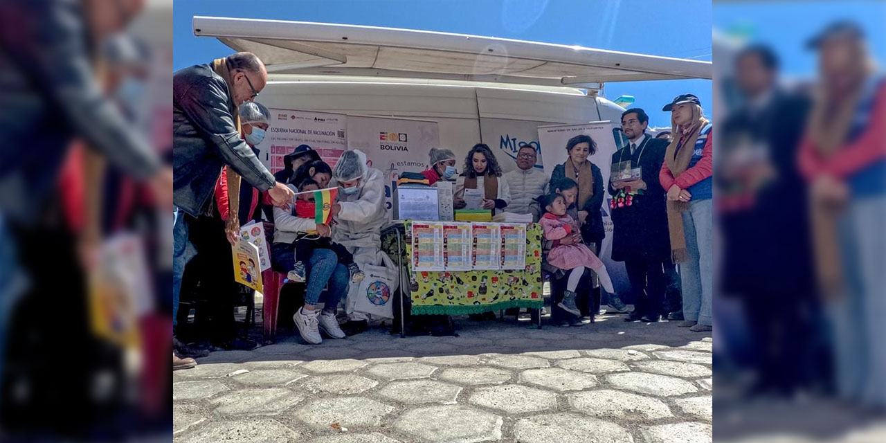 El acto de lanzamiento en el municipio de Pisiga, en el departamento de Oruro. 