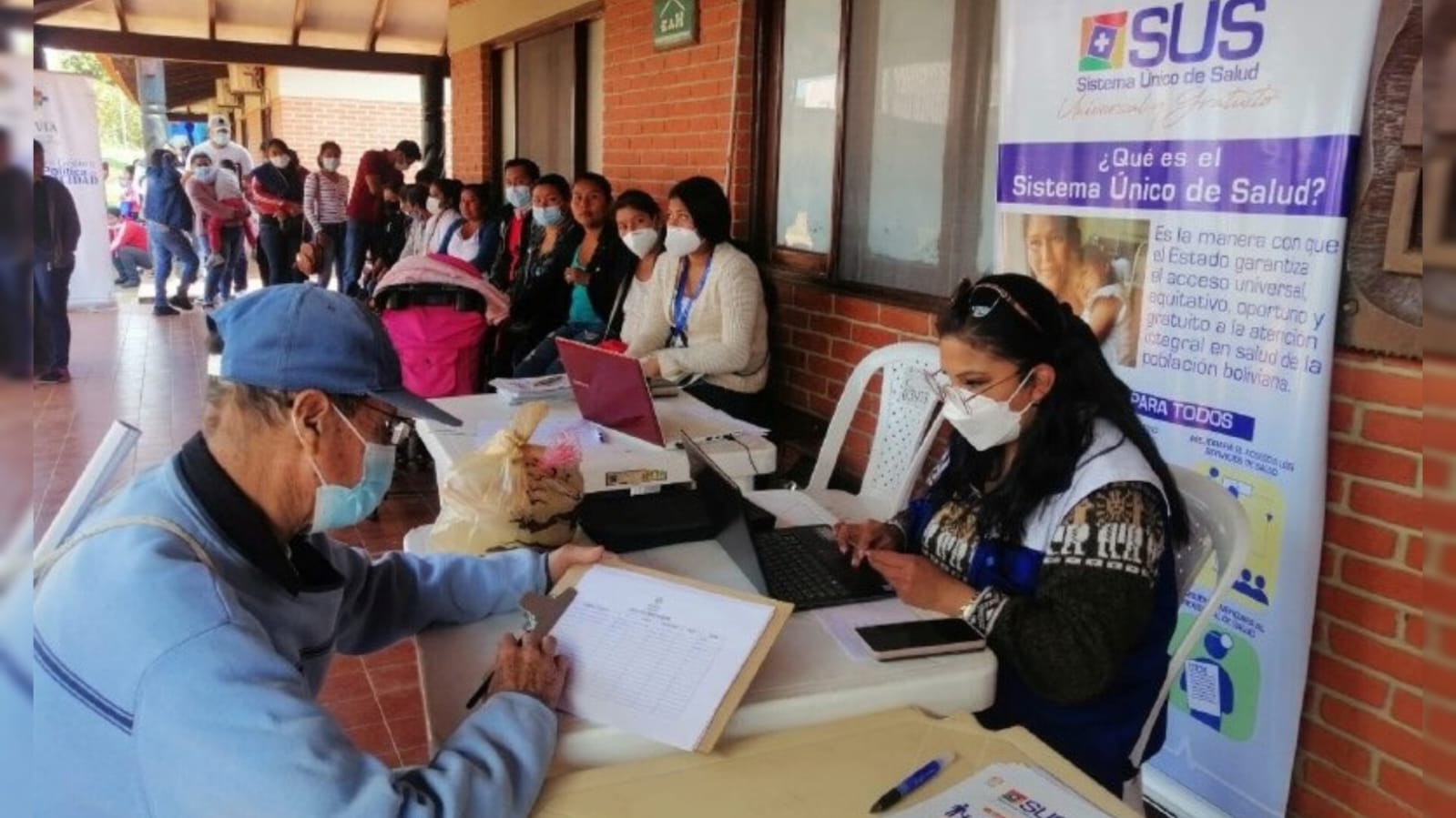 Sistema único de salud universal y gratuito.