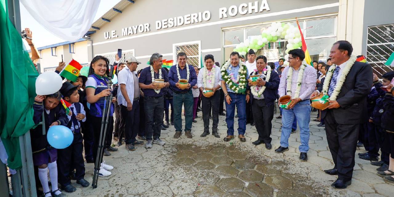El Presidente en la Ch’alla de la unidad educativa Mayor Desiderio Rocha, en el municipio de Punata. 