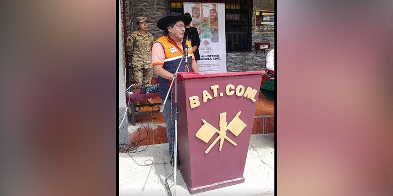 Acto de entrega de la ayuda humanitaria por parte del Gobierno. FOTO: Defensa Civil