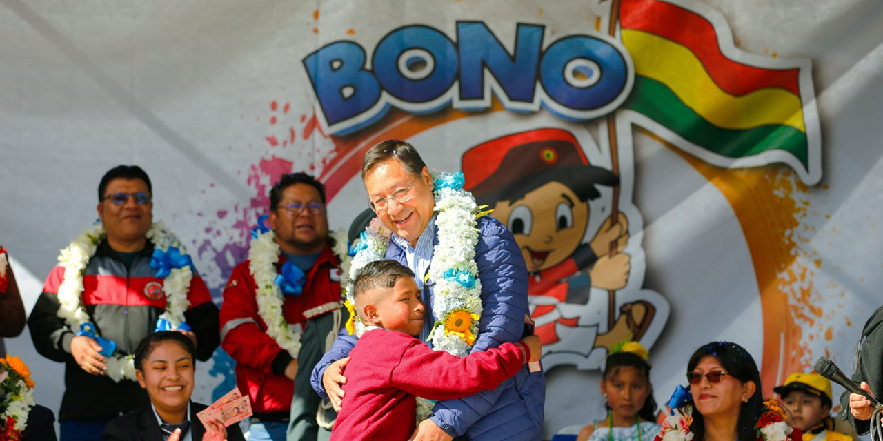 En tres días, Bono Juancito Pinto beneficia a 307.020 estudiantes