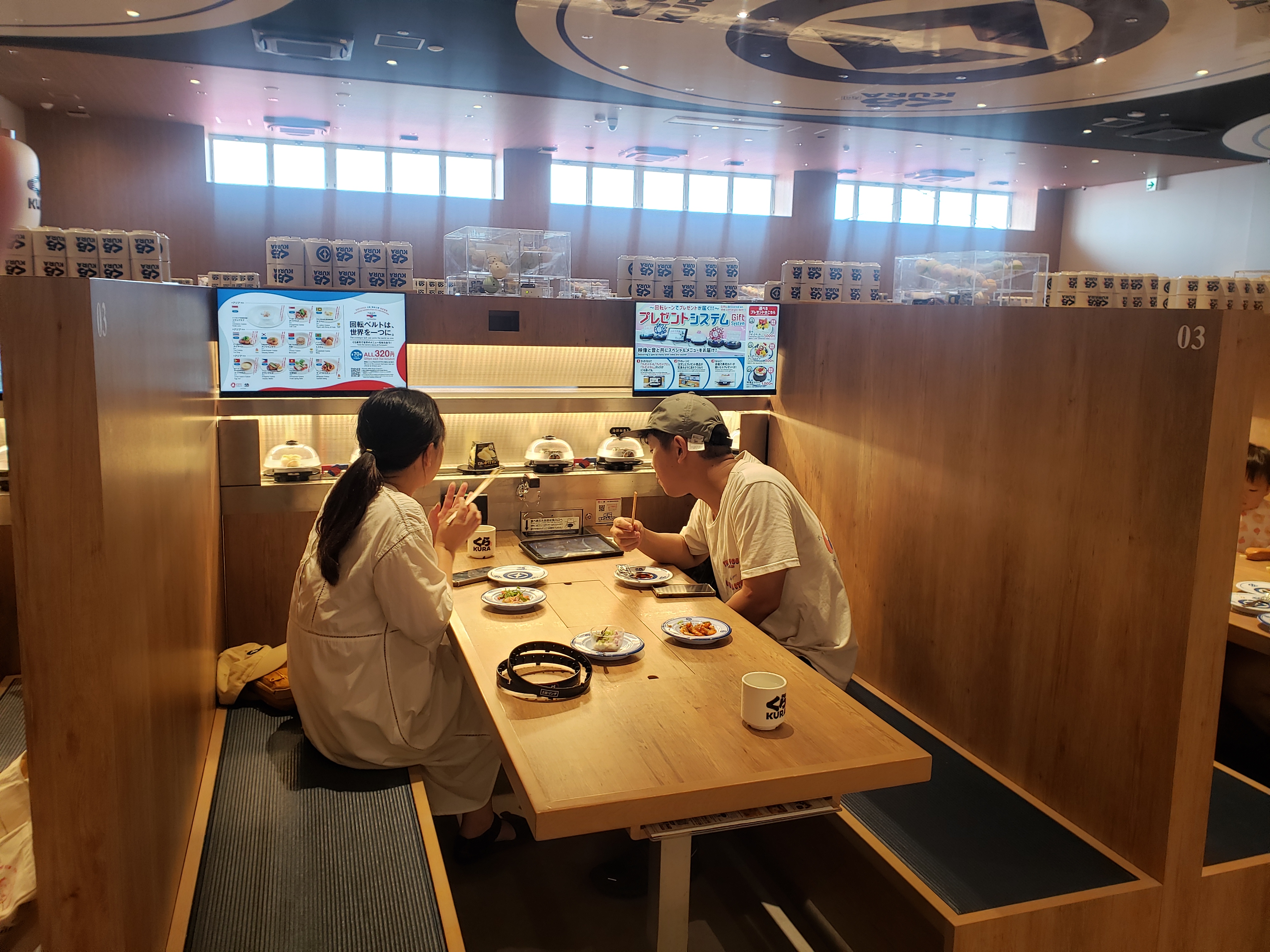 Kura Sushi se destaca por deleitar paladares de propios y extranjeros