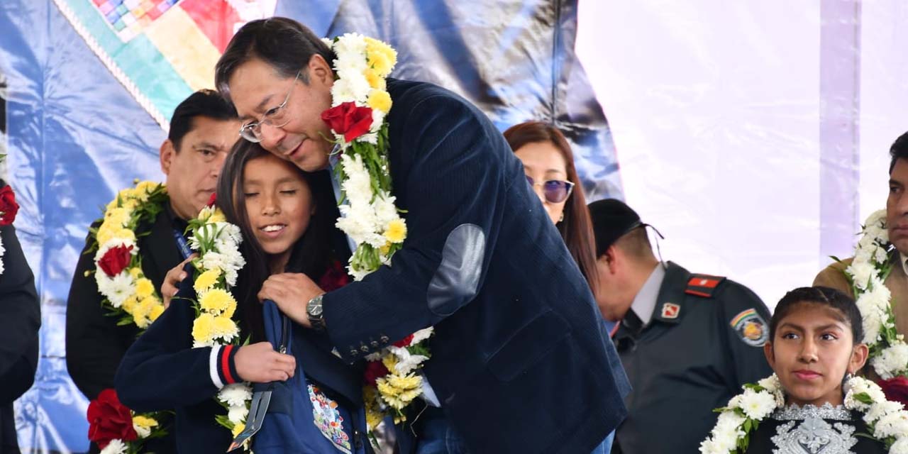 El presidente Luis Arce inició el pago del subsidio estatal Juancito Pinto 2025. Foto Presidencia