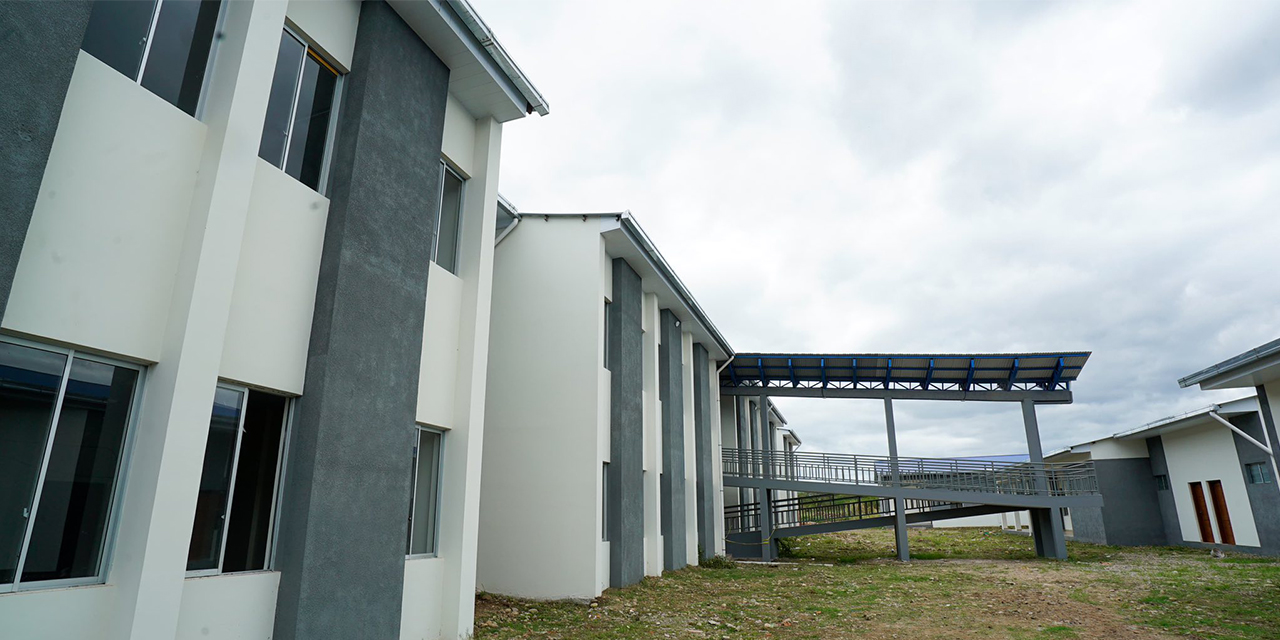 Luis Arce inaugura un moderno módulo tecnológico en el municipio de Bermejo