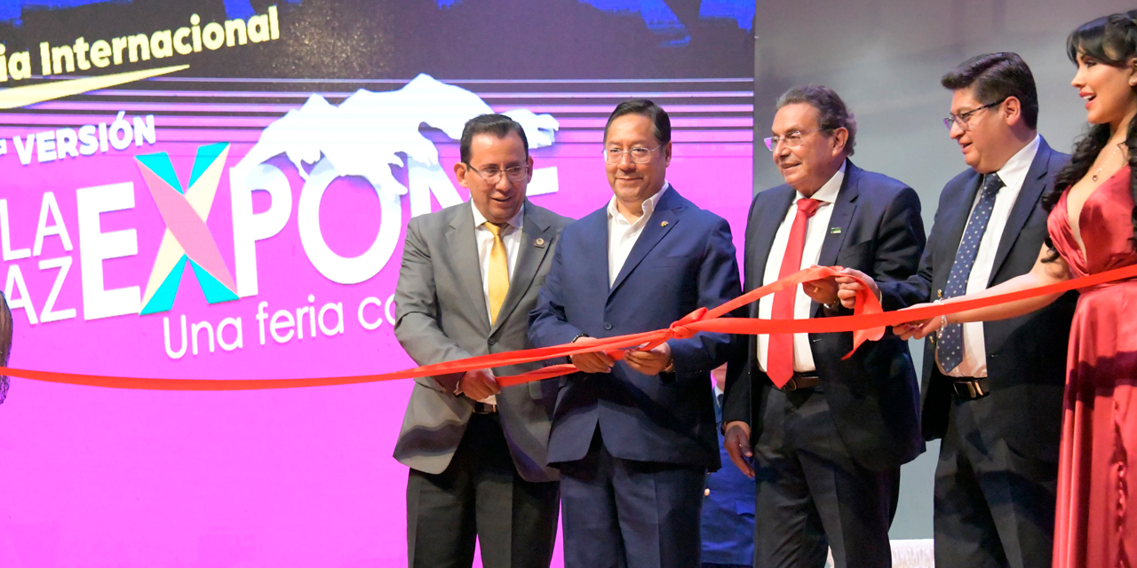 El presidente Luis Arce junto al titular de los empresarios de La Paz, Rolando Kempff, en el acto de inauguración de la VII versión de la Feria Internacional “La Paz Expone 2024”. Foto: Josué Cortez