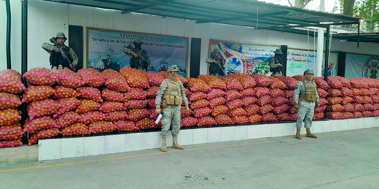 Efectivos militares del CEO-LCC incautaron yutes de limón en la frontera con   Bermejo. Foto:  VLCC