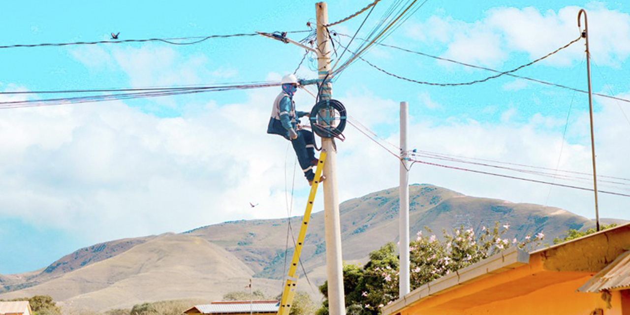 Los trabajos de interconexión de fibra óptica que hace Entel.