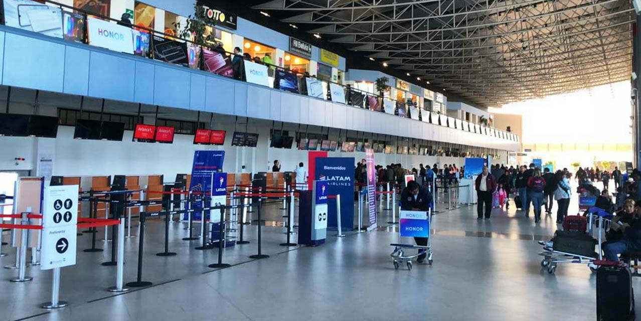 Vista del interior del Aeropuerto Internacional de El Alto. Foto: Facebook