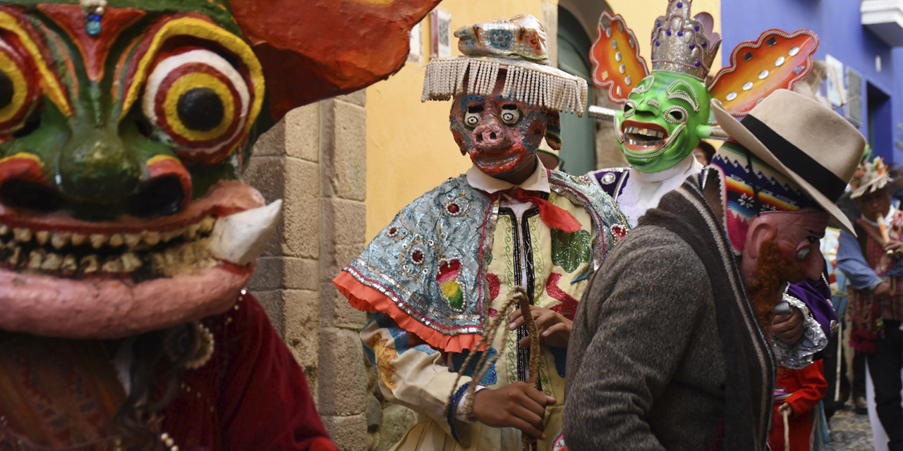 El ritual del Jach’a Tata Danzante recorrió las calles de La Paz.