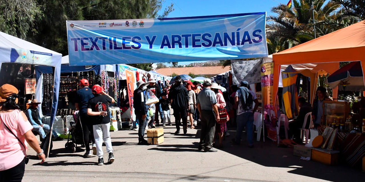 Feria artesanal en Cochabamba.