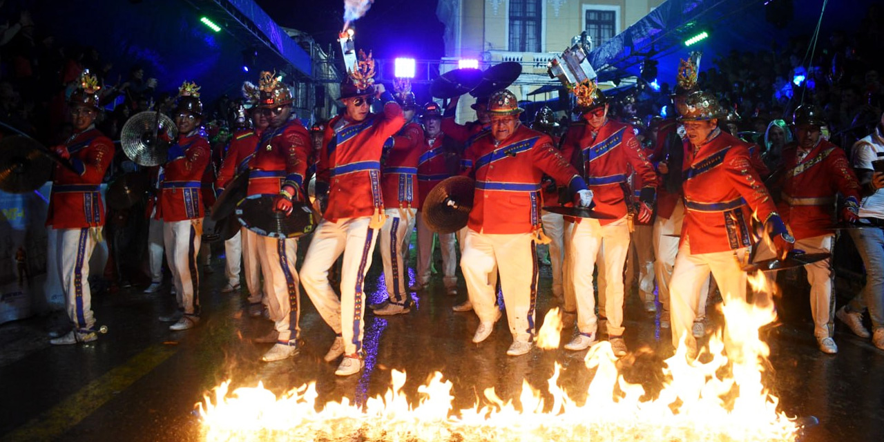 Músicos demostraron un show impresionante en el pasado carnaval realizado en la ciudad de La Paz. | Foto: Gustavo Ticona