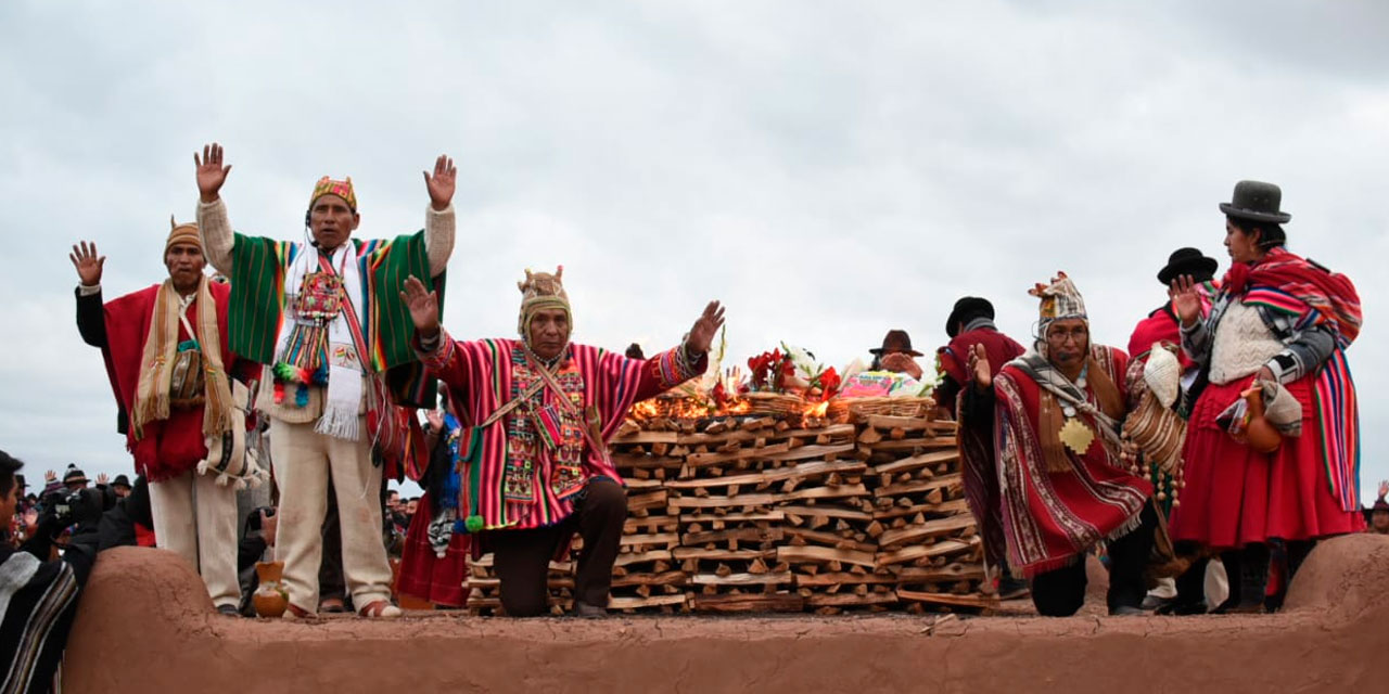 La celebración del Año Nuevo Andino en Tiwanaku. Foto: Gustavo Ticona.