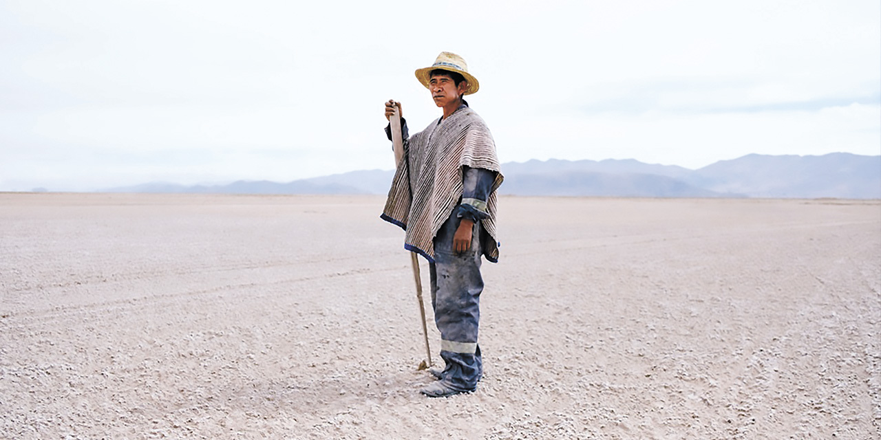 'El hombre sin agua', de Manuel Edmundo Seoane Salazar, 2023. Primer lugar en el género fotografía de la 8ª convocatoria Letras e Imágenes de Nuevo Tiempo. | Fotos: FC-BCB