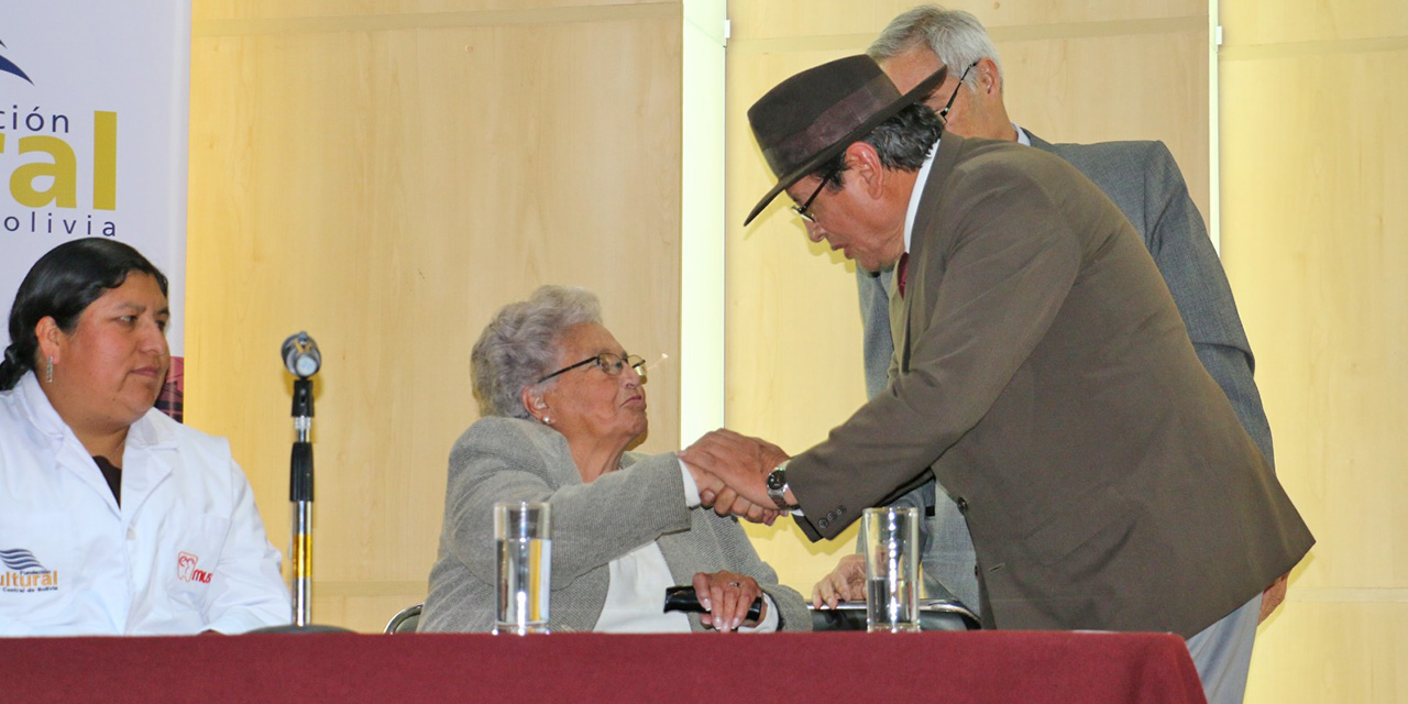 Fundación Cultural del BCB recibe la biblioteca inédita del primer antropólogo boliviano