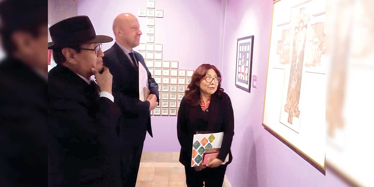 Exposición en el Museo Nacional de Arte, parte de la muestra de la Bienal.